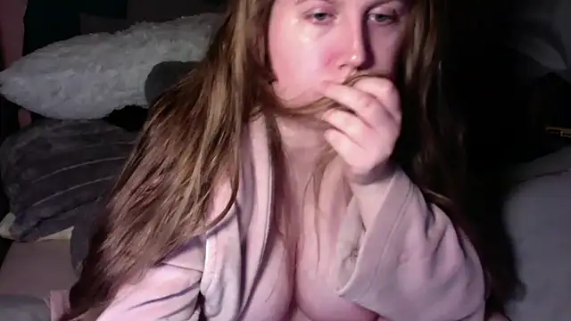 Snapshot of Missmissymee chatting on 10/25/25, 07:08 Missmissymee online show from 10/25/25, 07:08