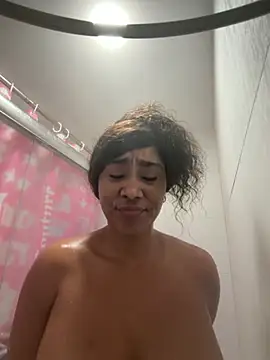 LuckyKhloe online show from 10/30/25, 01:29