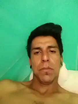 Snapshot of TragicAirplane168 chatting on 10/26/25, 05:19 TragicAirplane168 online show from 10/26/25, 05:19