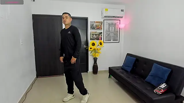 Snapshot of Playhardsex_ chatting on 03/27/26, 11:04 Playhardsex online show from 03/27/26, 11:04