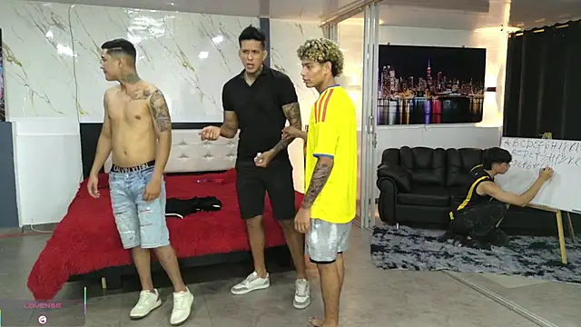 Snapshot of Playhardsex_ chatting on 04/08/26, 11:37 Playhardsex online show from 04/08/26, 11:37