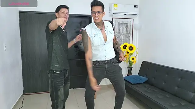 Snapshot of Playhardsex_ chatting on 04/14/26, 11:11 Playhardsex online show from 04/14/26, 11:11