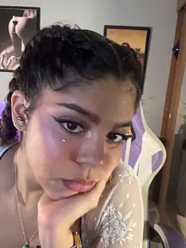 Snapshot of hannachris- chatting on 09/14/25, 02:11 hannachris- online show from 09/14/25, 02:11