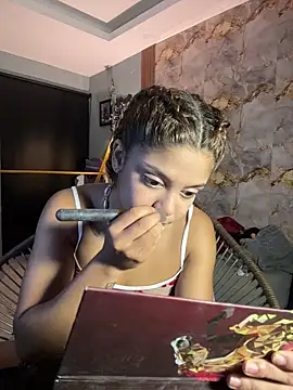 Snapshot of hannachris- chatting on 12/03/25, 11:25 hannachris- online show from 12/03/25, 11:25