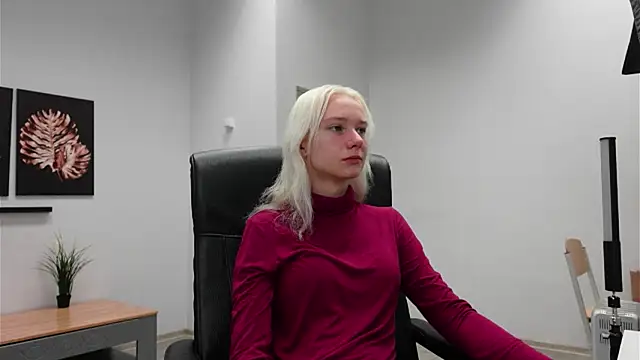 Snapshot of Laura_Chaplin chatting on 09/20/25, 05:52 Laura Chaplin online show from 09/20/25, 05:52