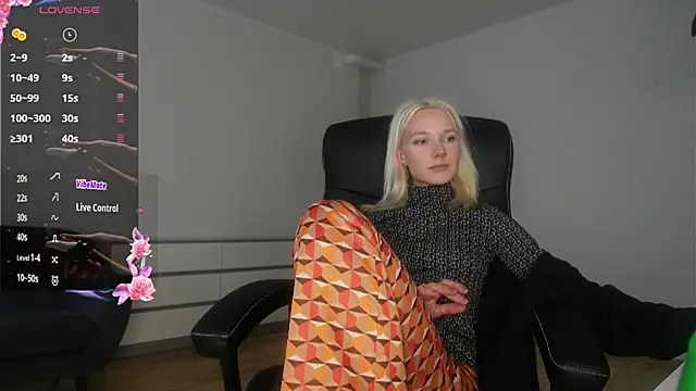 Laura Chaplin online show from 02/25/26, 01:21