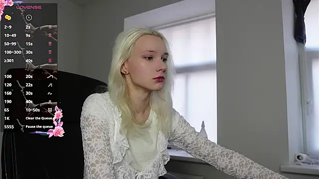 Snapshot of Laura_Chaplin chatting on 03/28/26, 06:24 Laura Chaplin online show from 03/28/26, 06:24