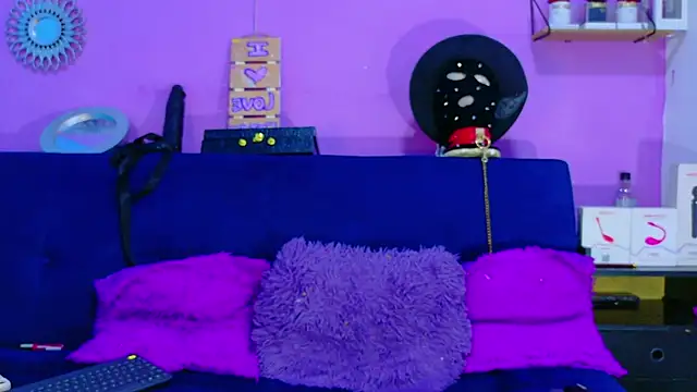 Snapshot of CristalRose chatting on 03/18/26, 11:08 CristalRose online show from 03/18/26, 11:08