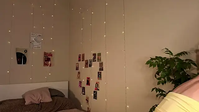 GeorginaHarn online show from 10/17/25, 08:06