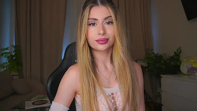 Snapshot of GeorginaHarn chatting on 05/22/26, 08:10 GeorginaHarn online show from 05/22/26, 08:10