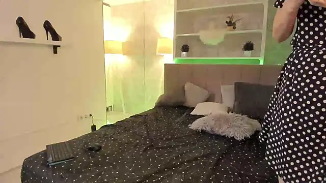 IsabelKiss online show from 09/20/25, 05:52