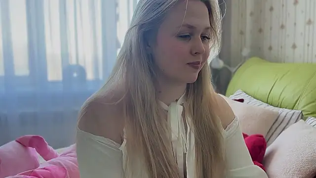 Snapshot of Estella_Elwood chatting on 02/03/26, 06:40 Estella Elwood online show from 02/03/26, 06:40