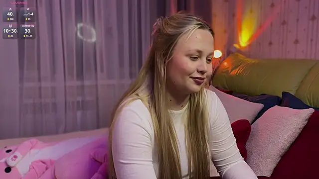 Snapshot of Estella_Elwood chatting on 03/03/26, 07:53 Estella Elwood online show from 03/03/26, 07:53