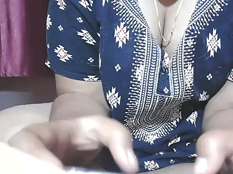 Snapshot of Savitabhabhii_ chatting on 10/18/25, 05:25 Savitabhabhii online show from 10/18/25, 05:25