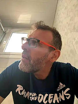 Snapshot of gigolobcn chatting on 09/10/25, 09:53 gigolobcn online show from 09/10/25, 09:53