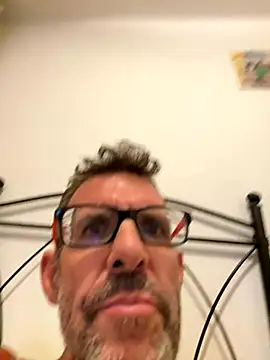 Snapshot of gigolobcn chatting on 10/03/25, 02:25 gigolobcn online show from 10/03/25, 02:25