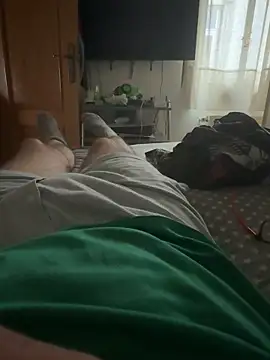 Snapshot of gigolobcn chatting on 11/17/25, 02:45 gigolobcn online show from 11/17/25, 02:45