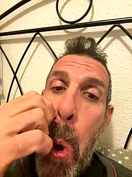 Snapshot of gigolobcn chatting on 12/04/25, 05:32 gigolobcn online show from 12/04/25, 05:32