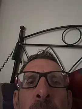 Snapshot of gigolobcn chatting on 12/14/25, 11:26 gigolobcn online show from 12/14/25, 11:26