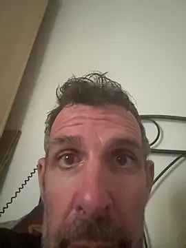 Snapshot of gigolobcn chatting on 12/15/25, 10:52 gigolobcn online show from 12/15/25, 10:52