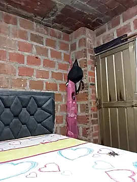 Snapshot of dahian_charlote02 chatting on 12/14/25, 12:16 dahian charlote02 online show from 12/14/25, 12:16