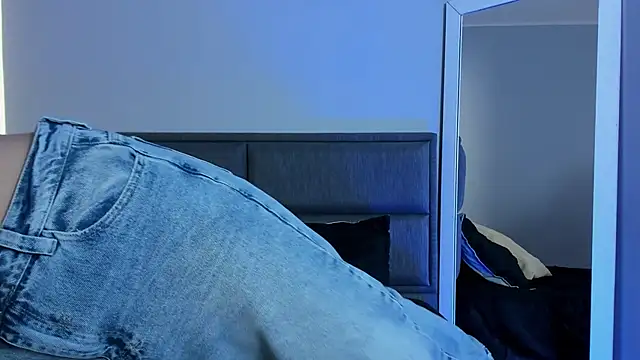 Emma  clark  online show from 10/04/25, 12:03