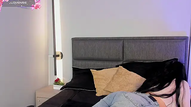 Emma  clark  online show from 10/08/25, 12:25