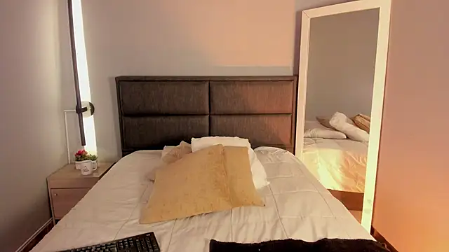 Emma  clark  online show from 03/31/26, 12:27