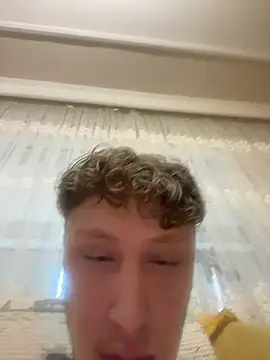 Snapshot of efeees35 chatting on 02/17/26, 02:02 efeees35 online show from 02/17/26, 02:02