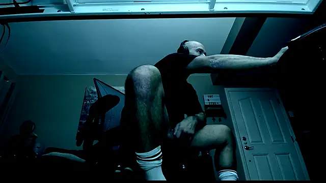 Snapshot of LeeCox chatting on 02/04/25, 07:18 LeeCox online show from 02/04/25, 07:18