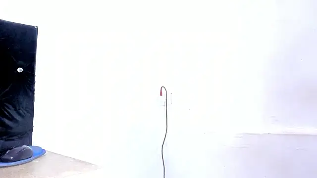 Snapshot of milabiggcoock chatting on 04/05/26, 09:01 milabiggcoock online show from 04/05/26, 09:01