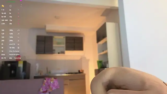 Snapshot of colette_e chatting on 12/21/25, 04:52 colette e online show from 12/21/25, 04:52