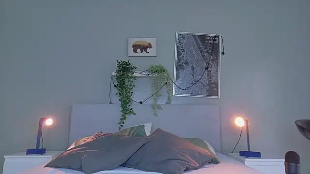 Nickifox   online show from 09/18/25, 07:38