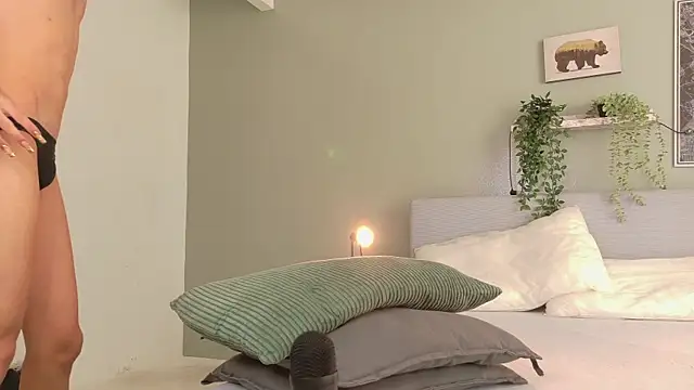 Nickifox   online show from 10/06/25, 07:33