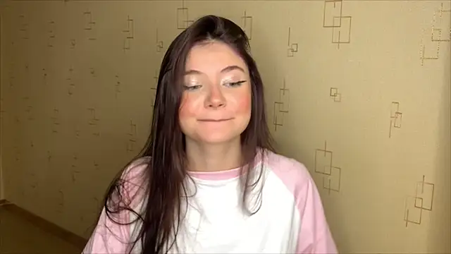 Snapshot of may_rollins chatting on 11/19/25, 01:22 may rollins online show from 11/19/25, 01:22