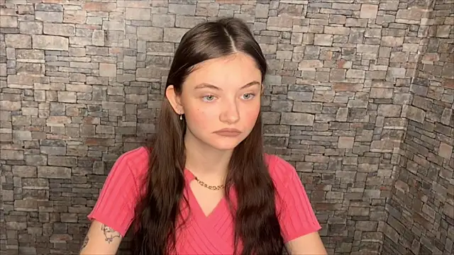 Snapshot of may_rollins chatting on 12/17/25, 03:40 may rollins online show from 12/17/25, 03:40