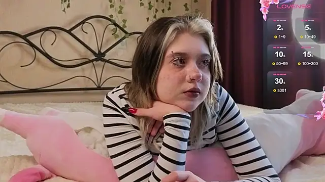 Snapshot of IrisSoCute chatting on 09/19/25, 08:27 IrisSoCute online show from 09/19/25, 08:27