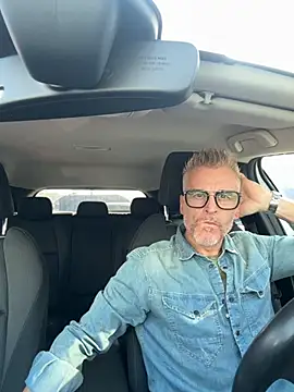 Axl hot online show from 09/20/25, 07:42