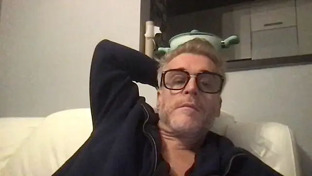 Axl hot online show from 02/10/26, 08:13