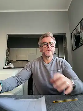 Axl hot online show from 02/20/26, 09:21