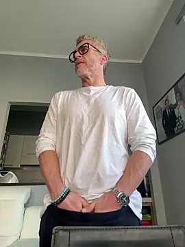 Axl hot online show from 02/24/26, 10:46