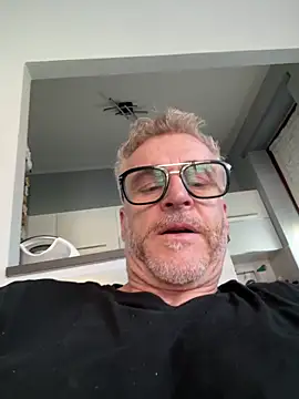 Axl hot online show from 04/05/26, 10:34