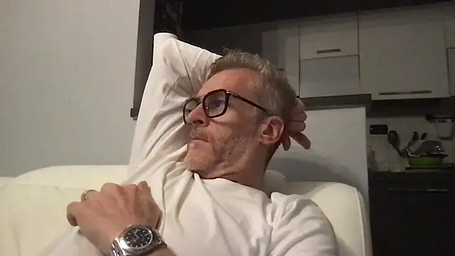 Axl hot online show from 04/08/26, 09:15