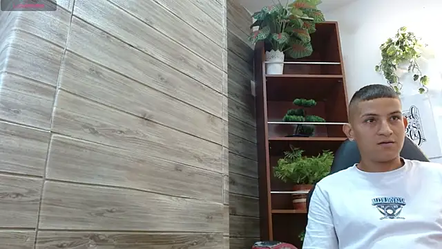 Snapshot of kevorel chatting on 04/22/26, 07:26 kevorel online show from 04/22/26, 07:26