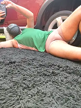 Snapshot of bad_wolf28 chatting on 10/07/25, 10:34 bad wolf28 online show from 10/07/25, 10:34