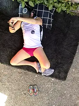 Snapshot of bad_wolf28 chatting on 10/24/25, 10:33 bad wolf28 online show from 10/24/25, 10:33