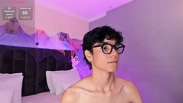 Phillicious   online show from 10/17/25, 08:33