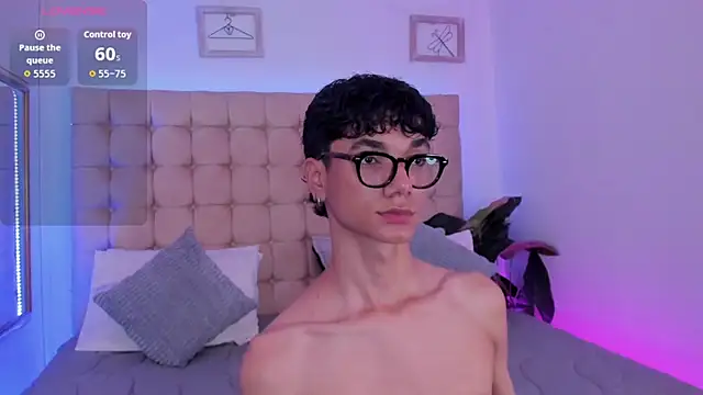 Phillicious   online show from 11/05/25, 05:51