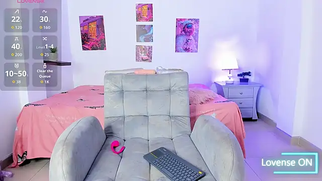 mia purplee online show from 09/28/25, 03:01