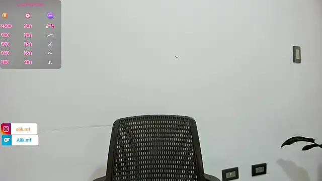 Snapshot of aliciakozlov chatting on 10/24/25, 05:53 aliciakozlov online show from 10/24/25, 05:53